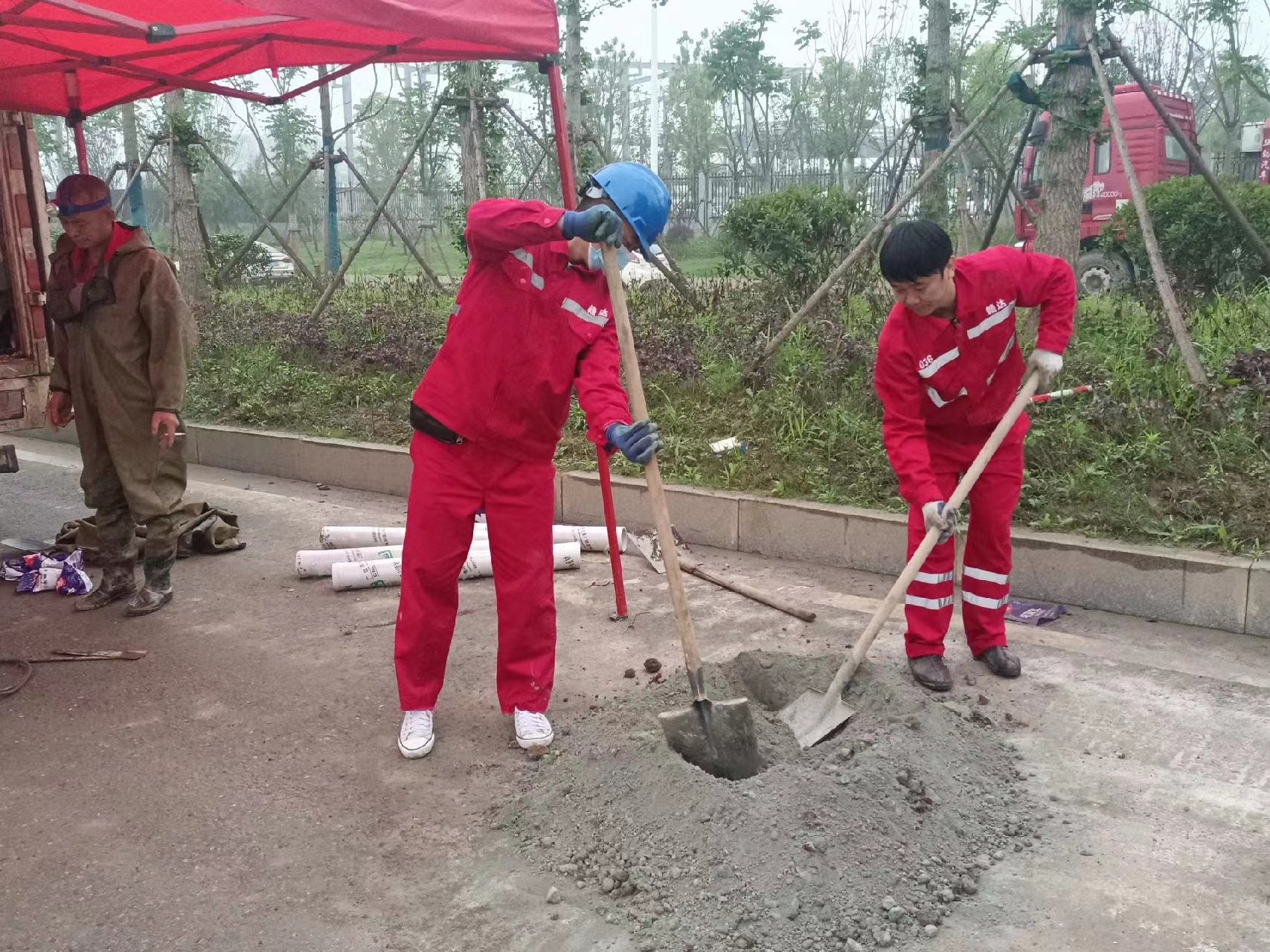 上城管道疏通哪家好】及时进行市政管道清淤