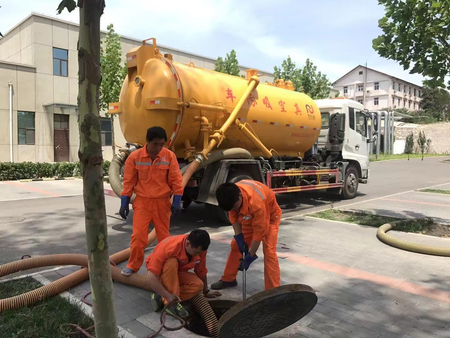 上城化粪池清理与5-8吨吸粪车施工效率分析
